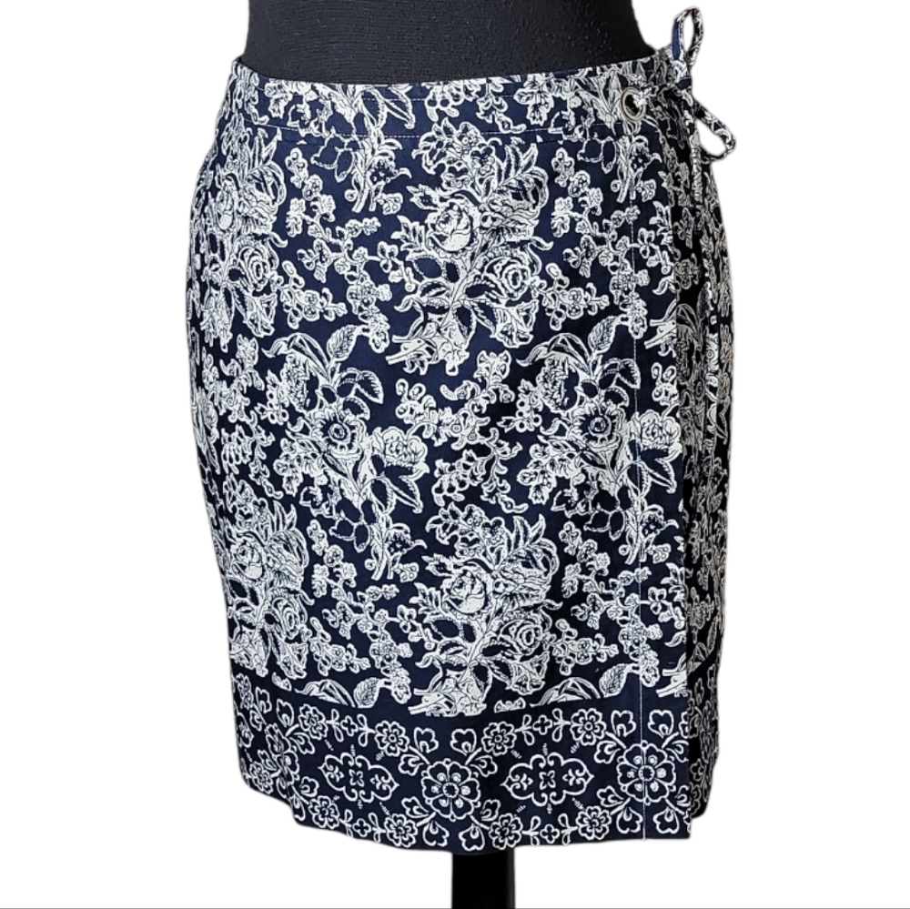 Ann Taylor women's size 4 petite wrap skirt blue white Paisley print side tie